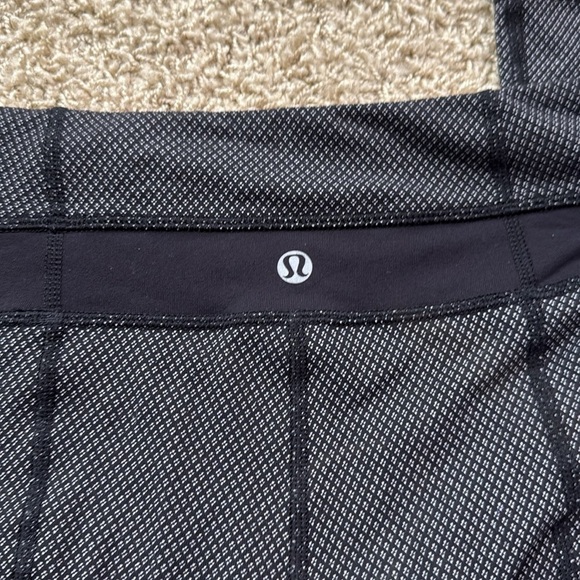 Lululemon Skinny Groove Pant Size 2 (Diamond Dot Black White) - Picture 6 of 8